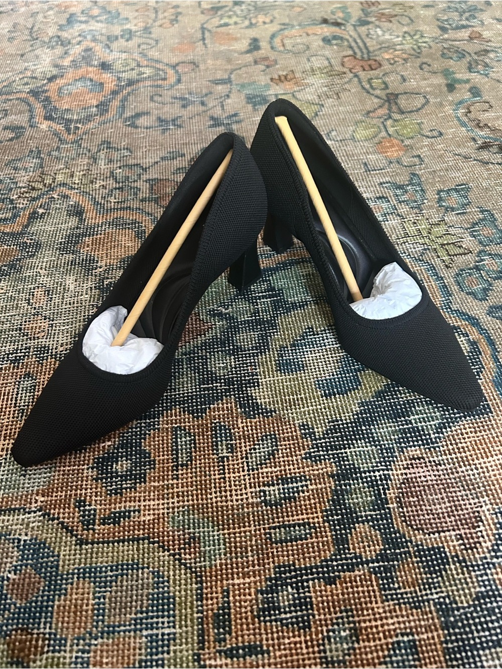 Cosy Island Women’s Black Pointed Mid-Heel Pumps